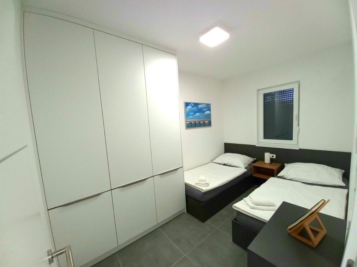 Apartment Martina Vir Bagian luar foto