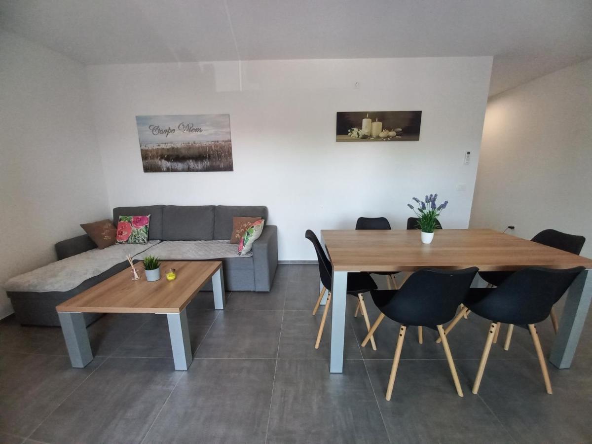 Apartment Martina Vir Bagian luar foto