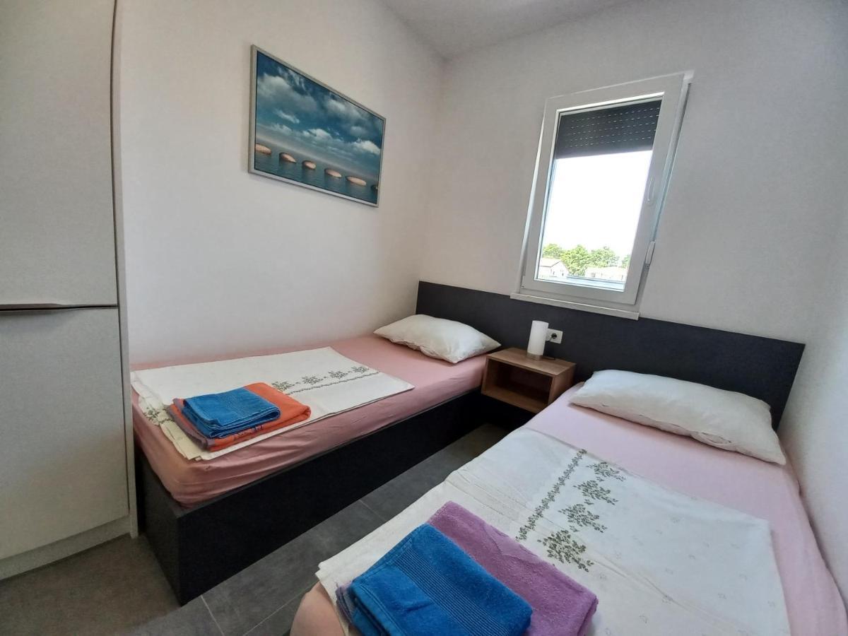 Apartment Martina Vir Bagian luar foto