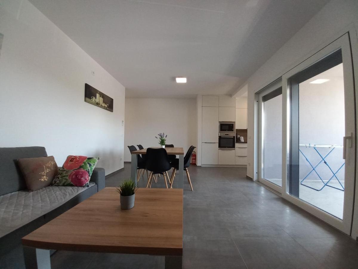 Apartment Martina Vir Bagian luar foto