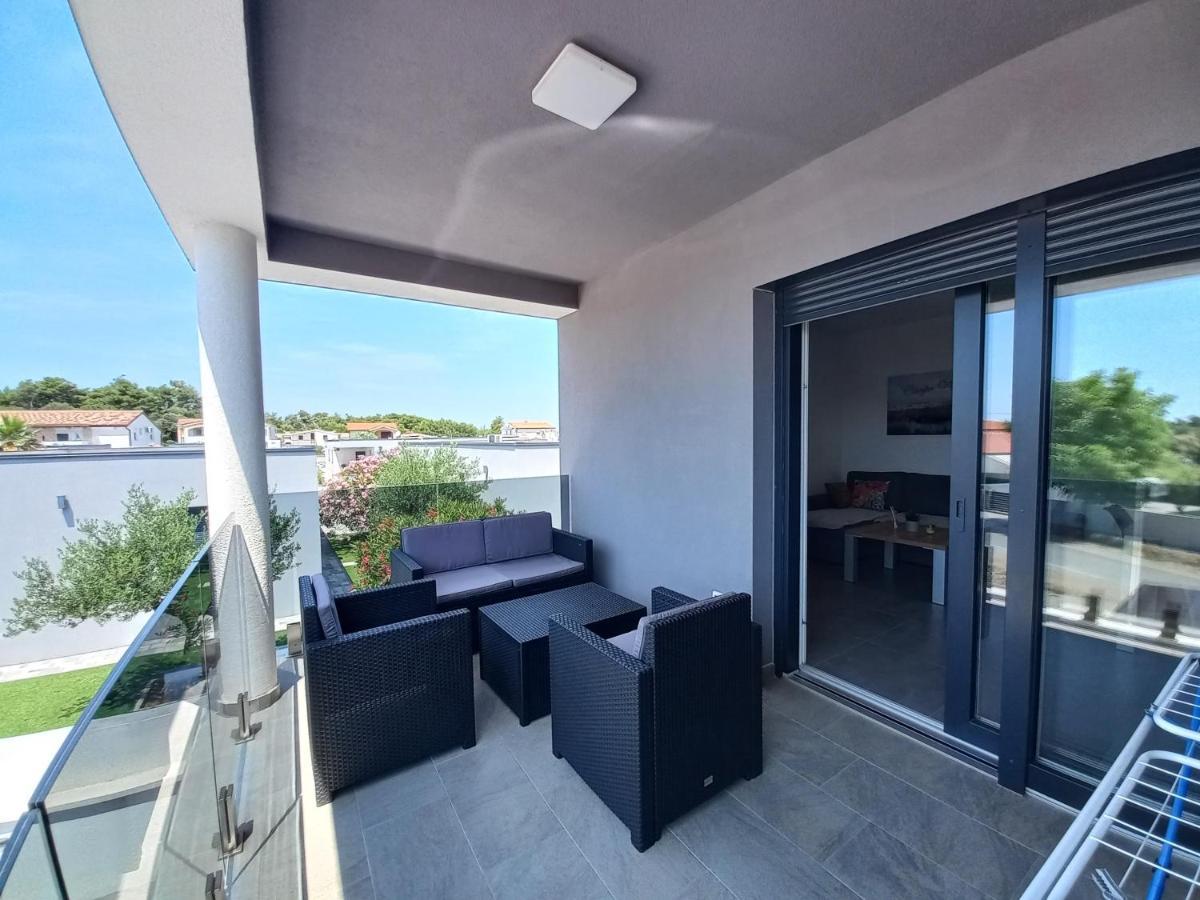 Apartment Martina Vir Bagian luar foto