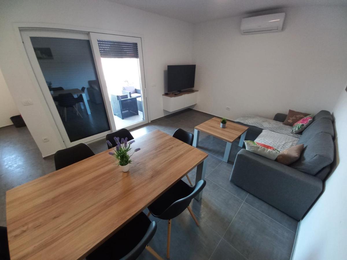 Apartment Martina Vir Bagian luar foto