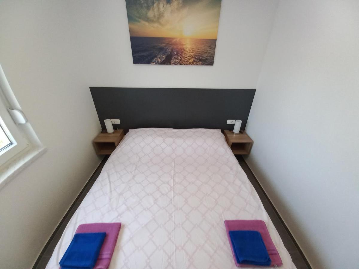 Apartment Martina Vir Bagian luar foto