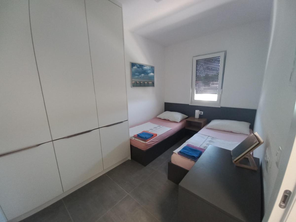 Apartment Martina Vir Bagian luar foto