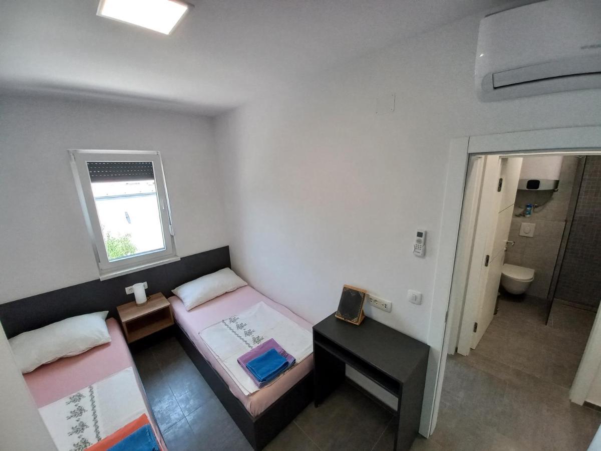 Apartment Martina Vir Bagian luar foto
