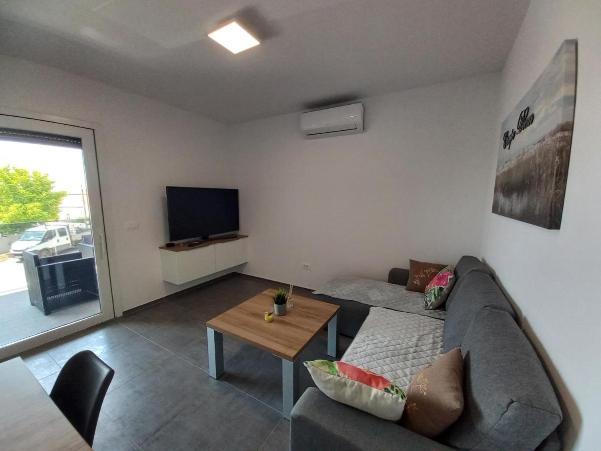 Apartment Martina Vir Bagian luar foto