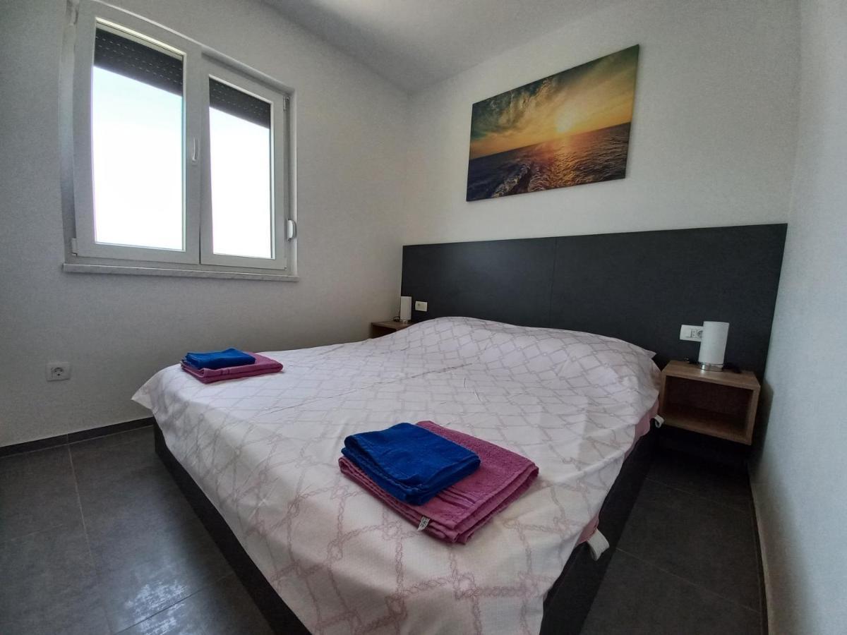 Apartment Martina Vir Bagian luar foto