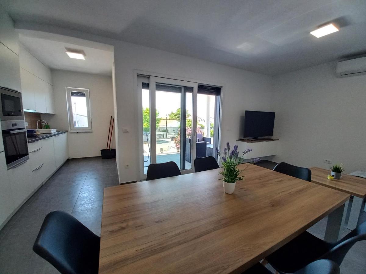 Apartment Martina Vir Bagian luar foto