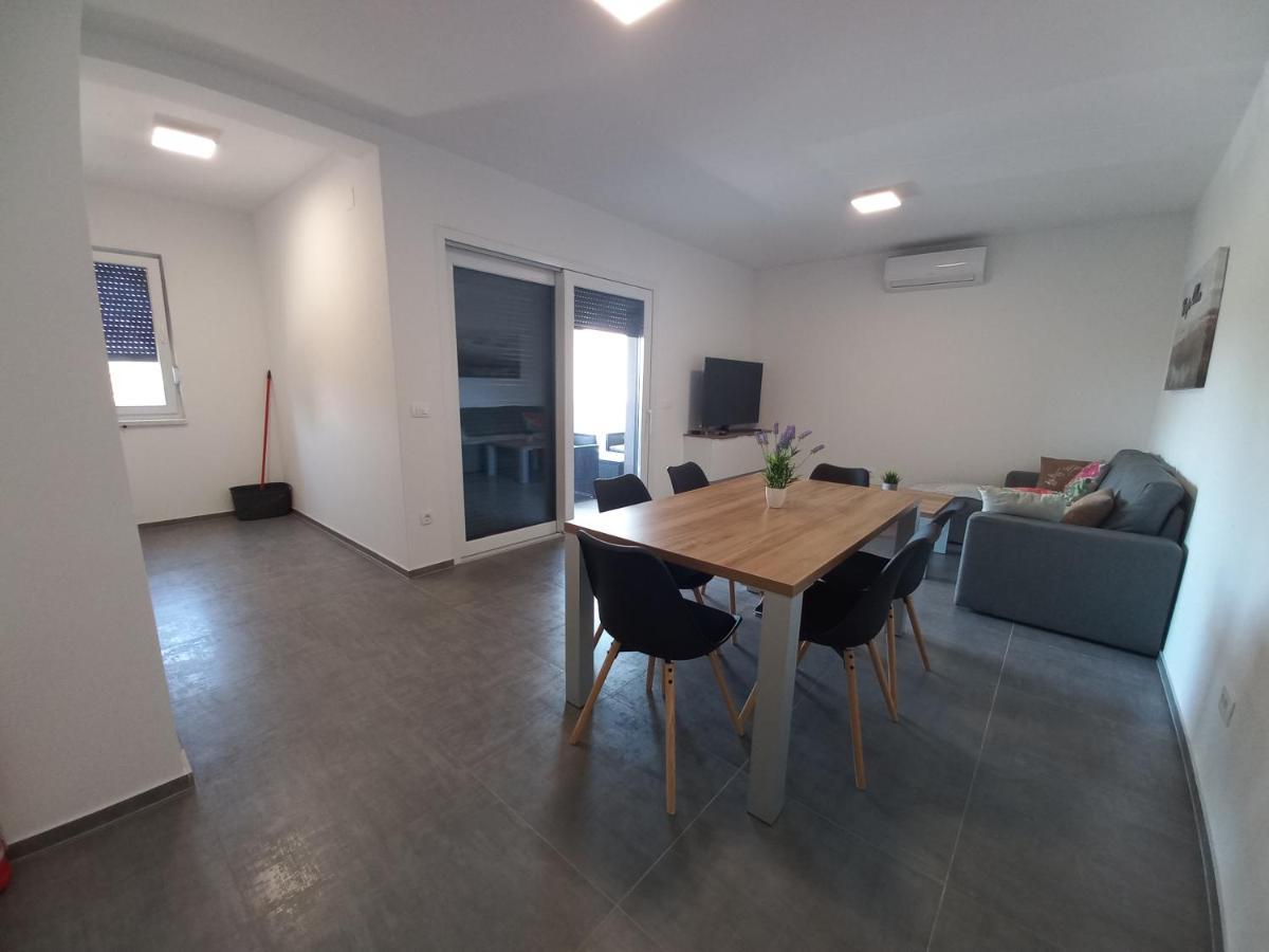 Apartment Martina Vir Bagian luar foto