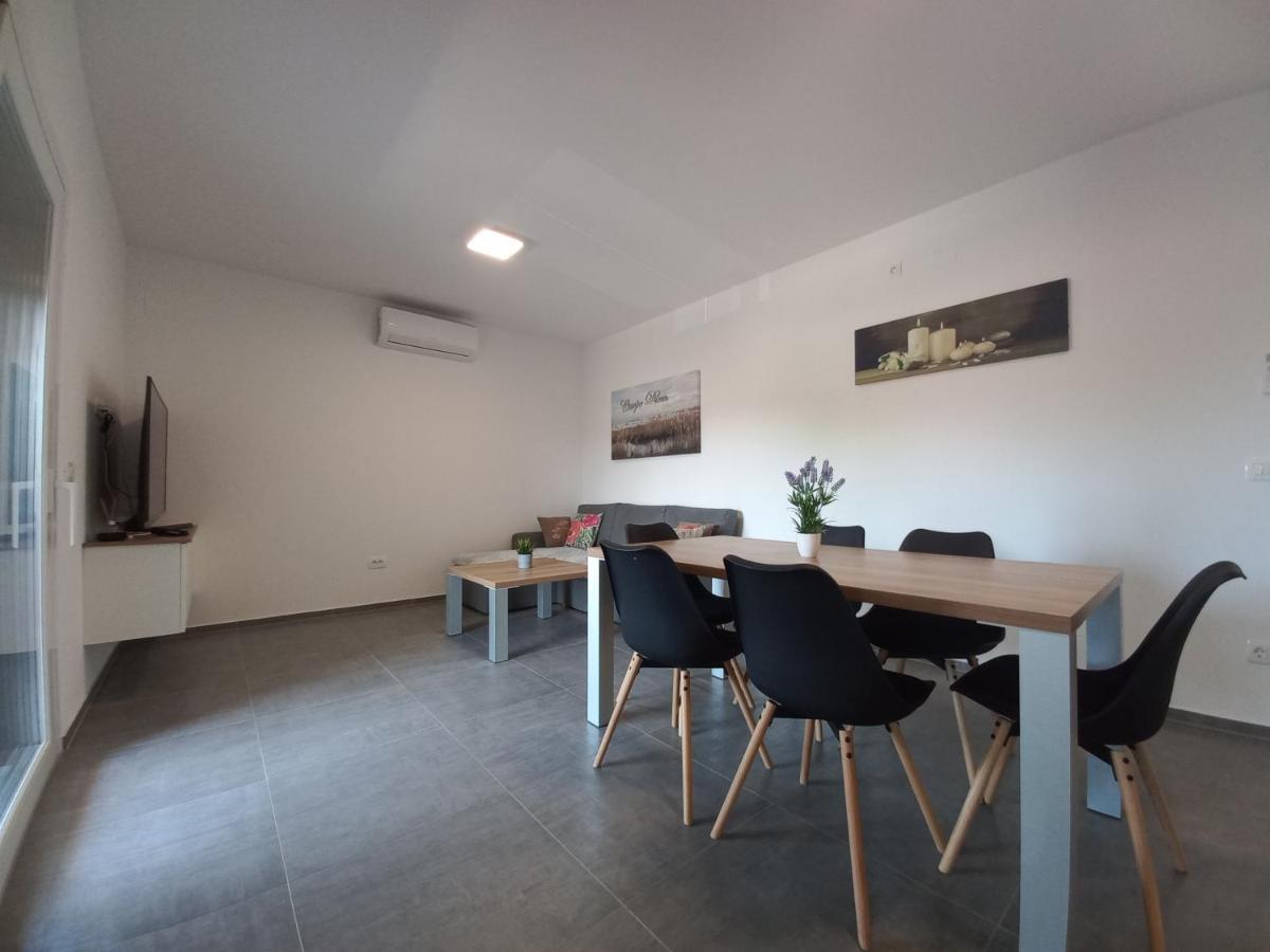 Apartment Martina Vir Bagian luar foto