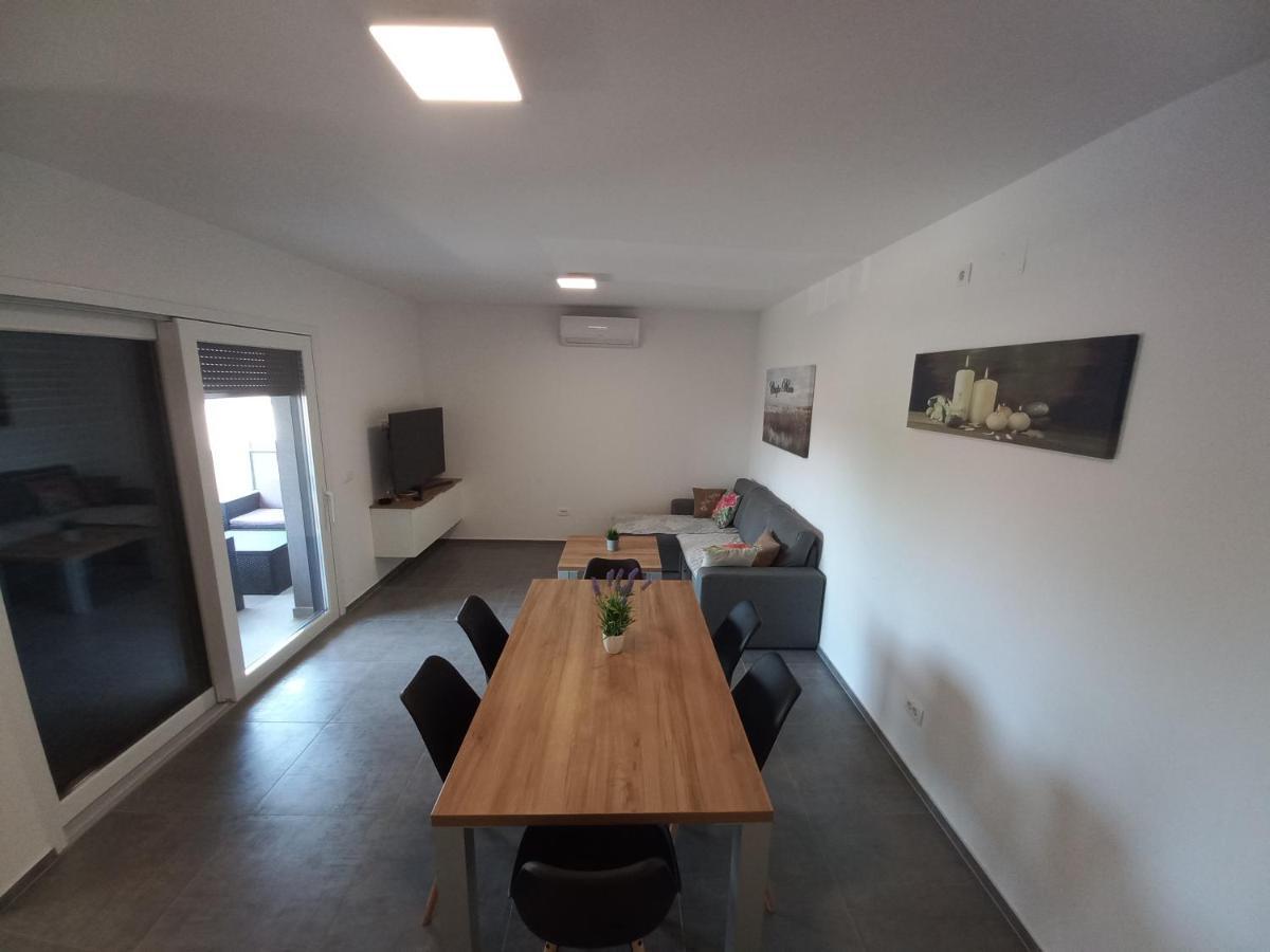 Apartment Martina Vir Bagian luar foto