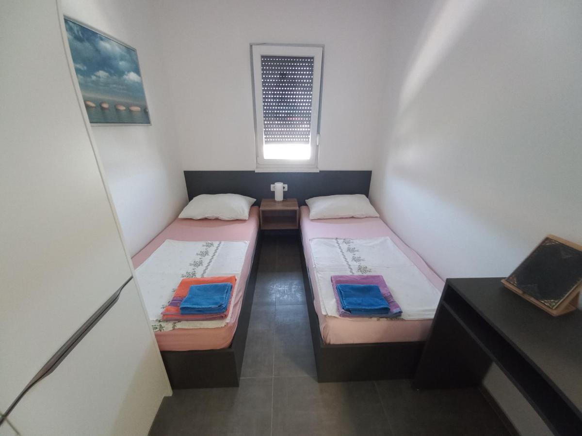 Apartment Martina Vir Bagian luar foto